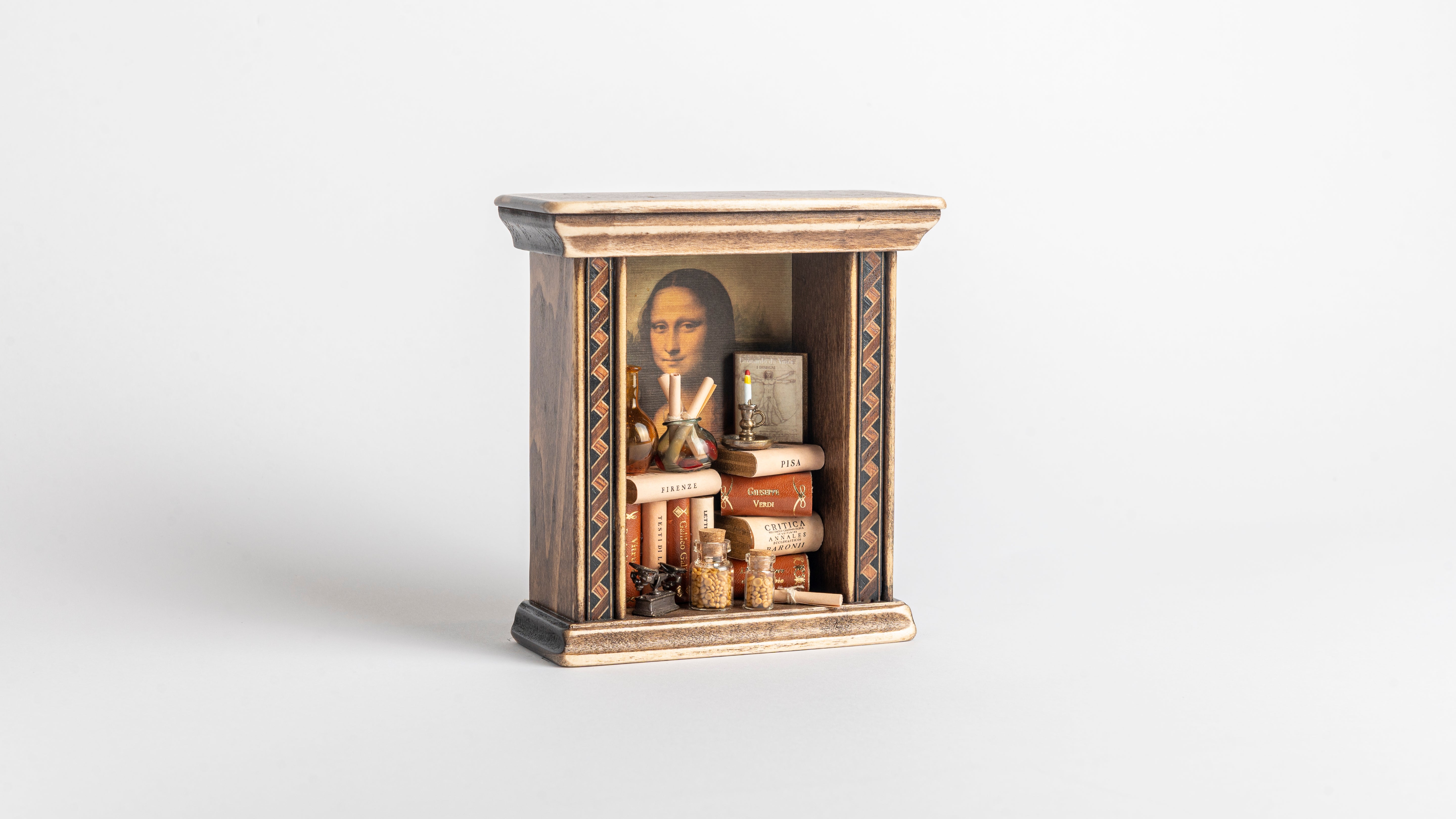 Piccola verticale con intarsi