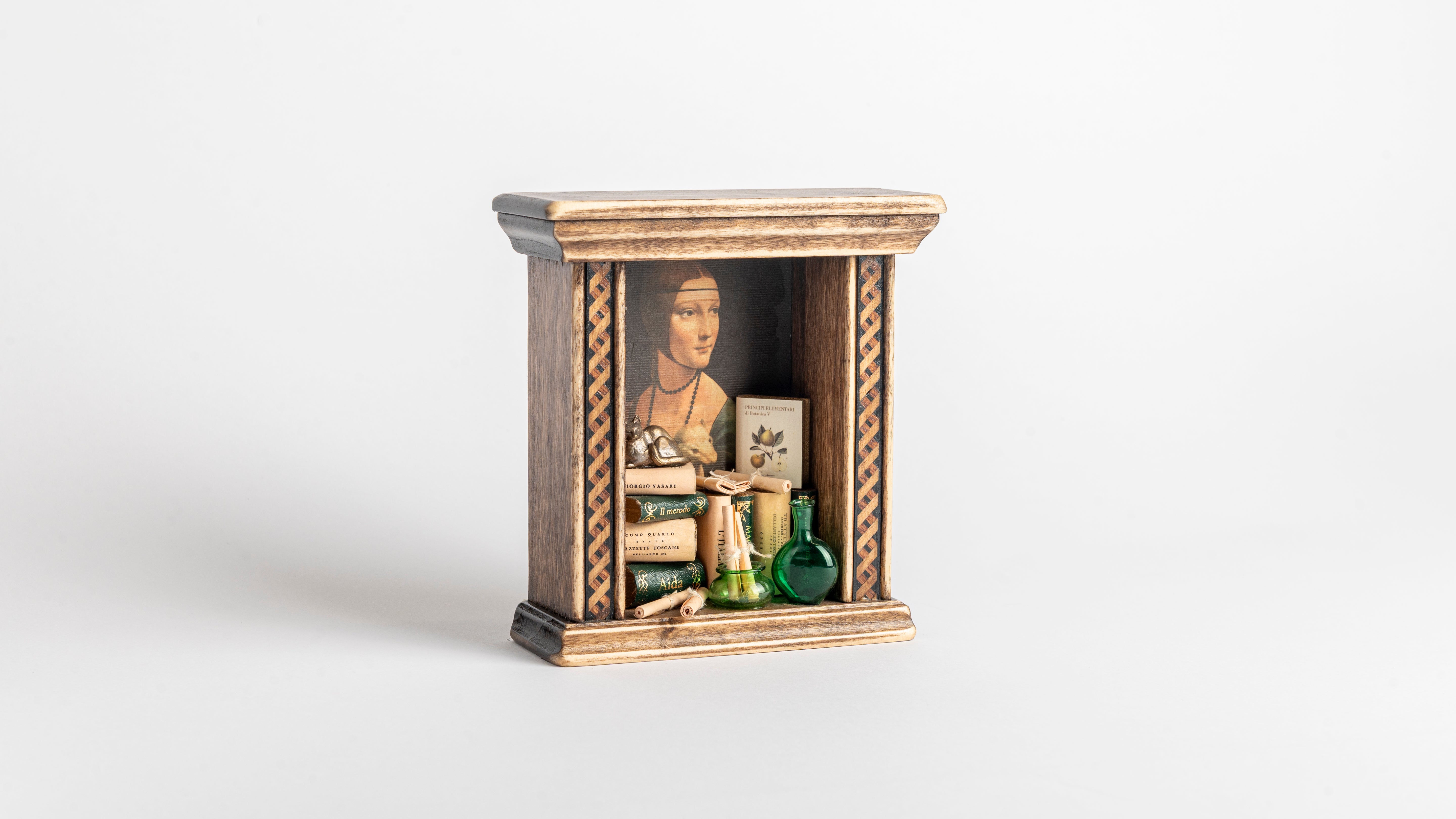 Piccola verticale con intarsi