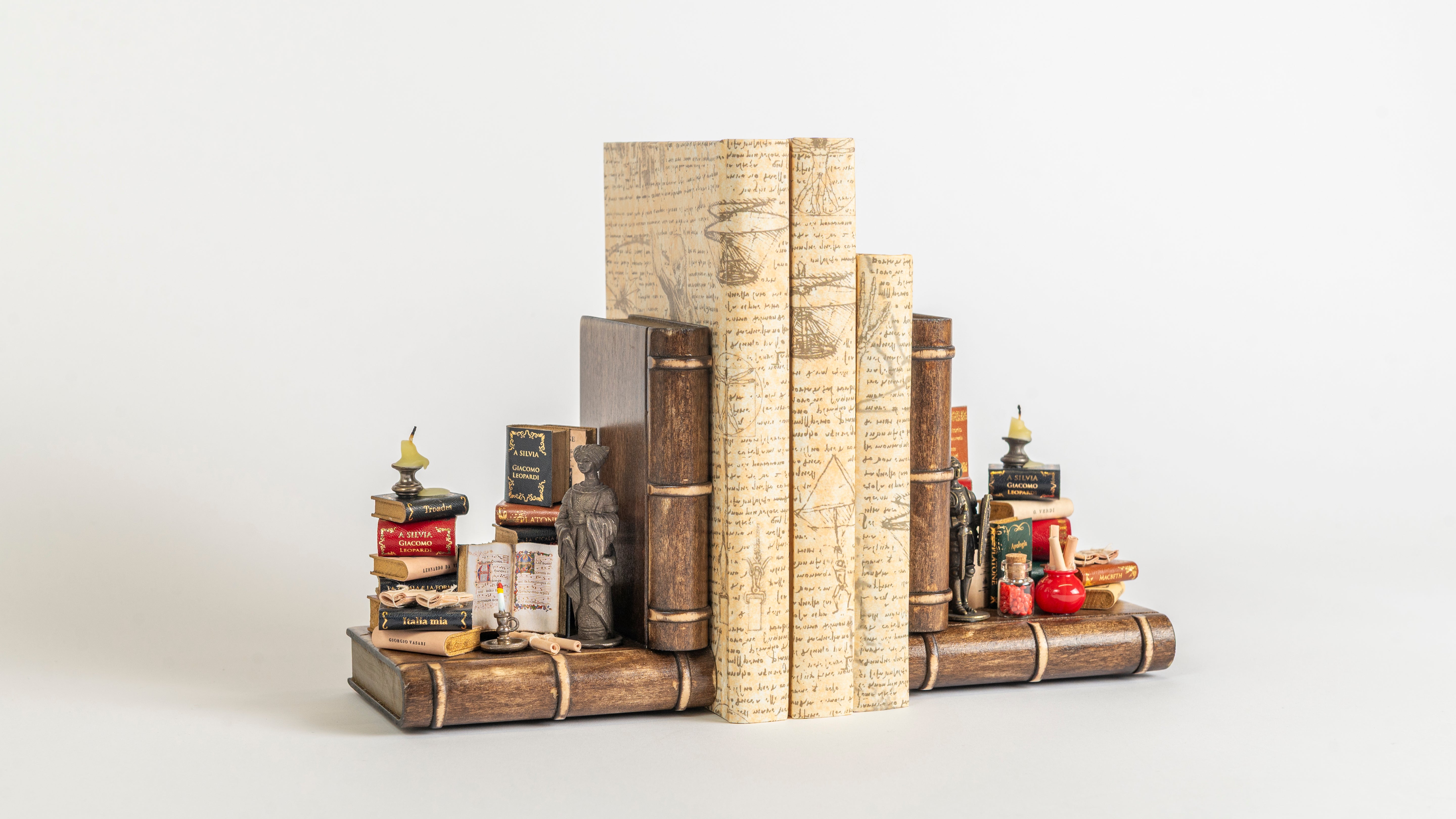 Book-shaped bookend