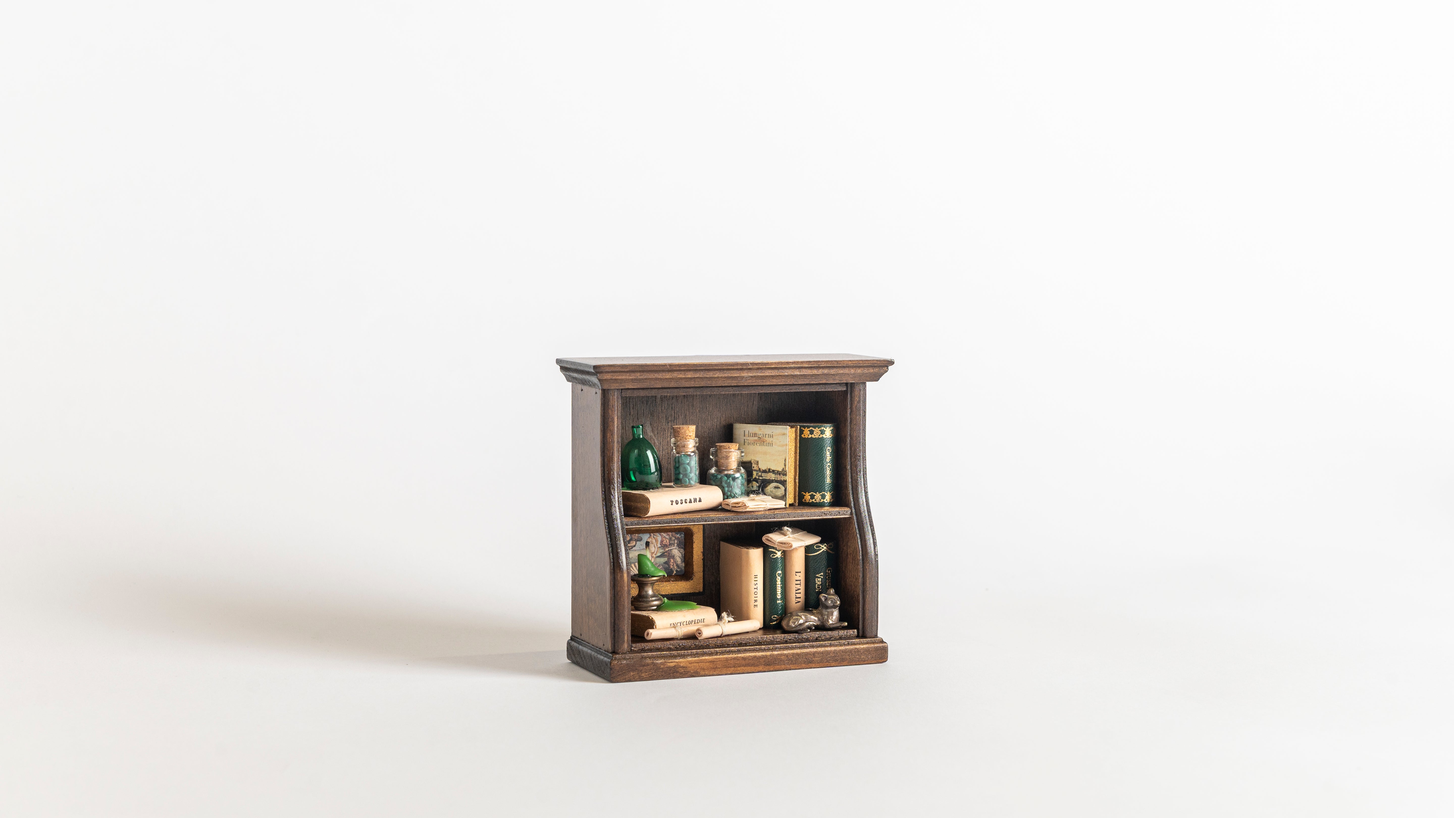 Small with contoured sides