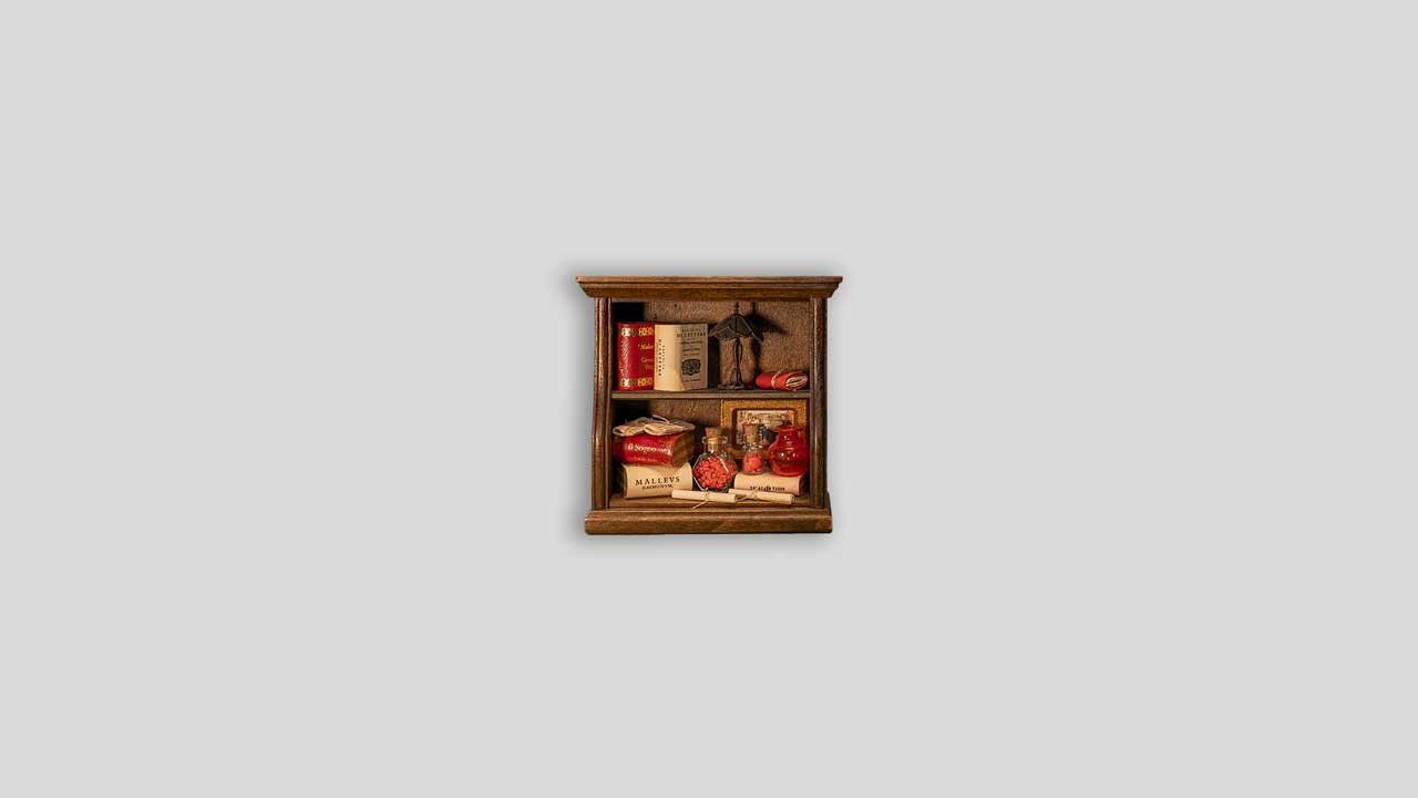 Mini library "Piccola con fianchi sagomati"