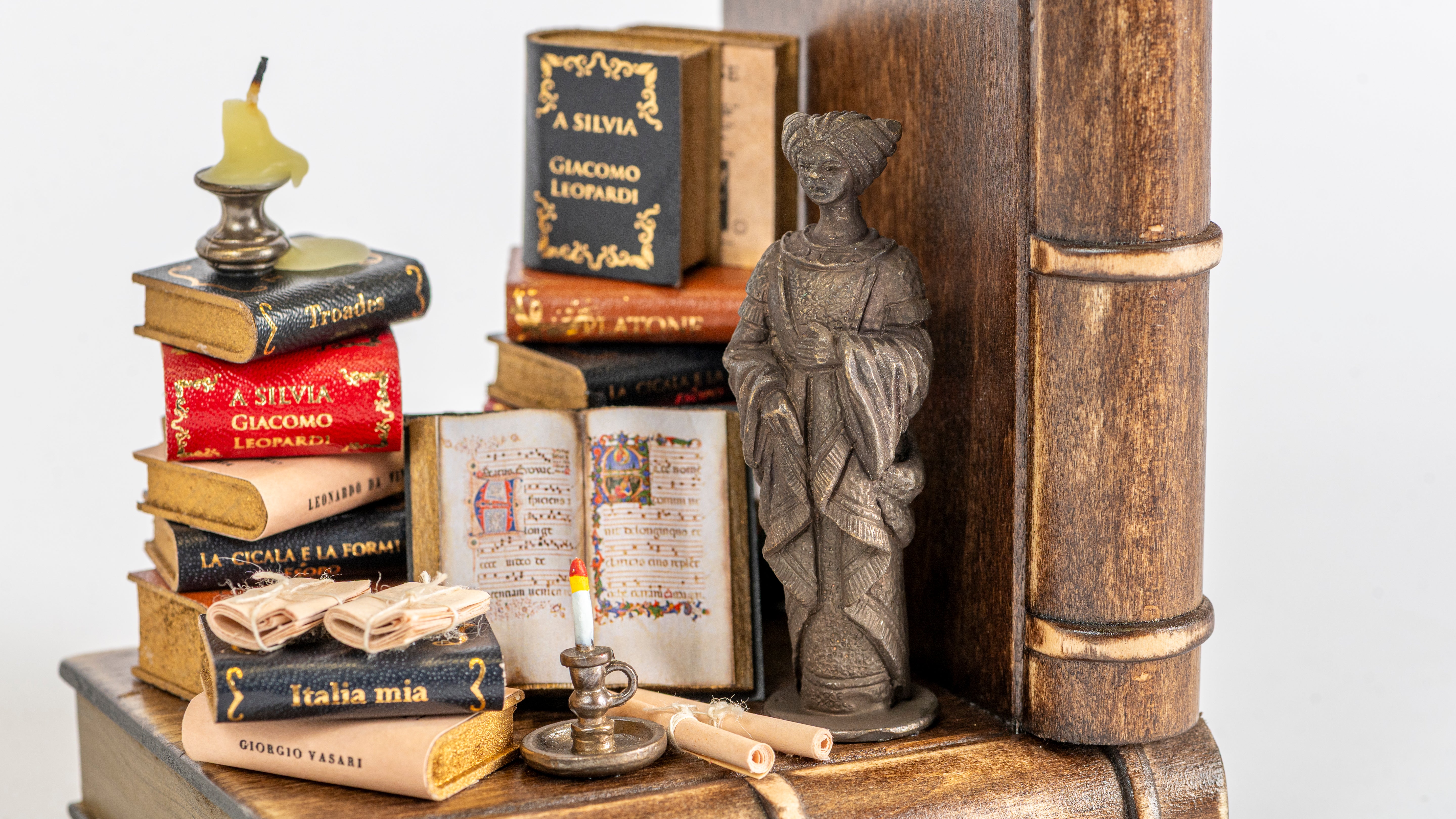 Book-shaped bookend